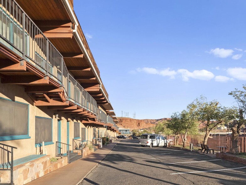 US 163 & San Juan River, Mexican Hat, UT for sale - Building Photo - Image 3 of 73