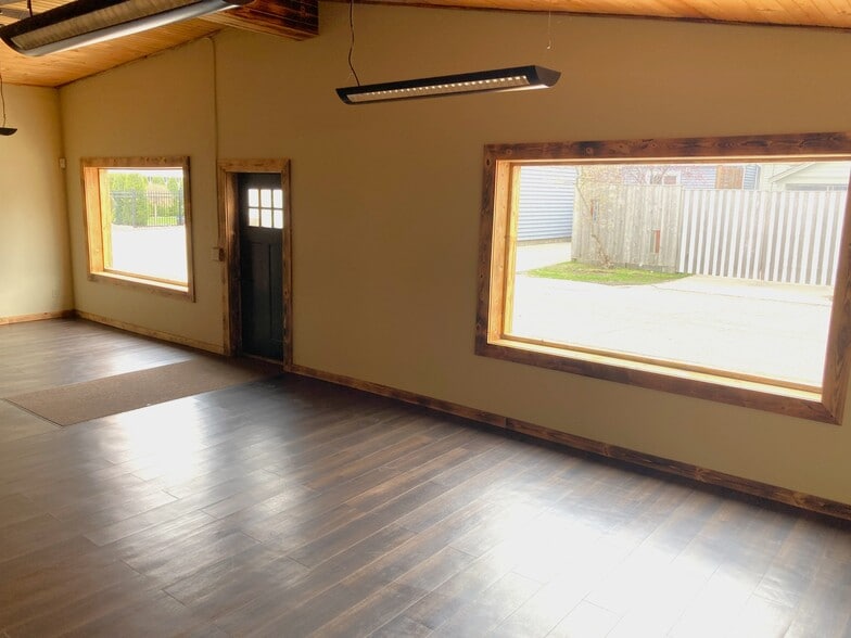 516 E Front St, Traverse City, MI for lease - Interior Photo - Image 2 of 7