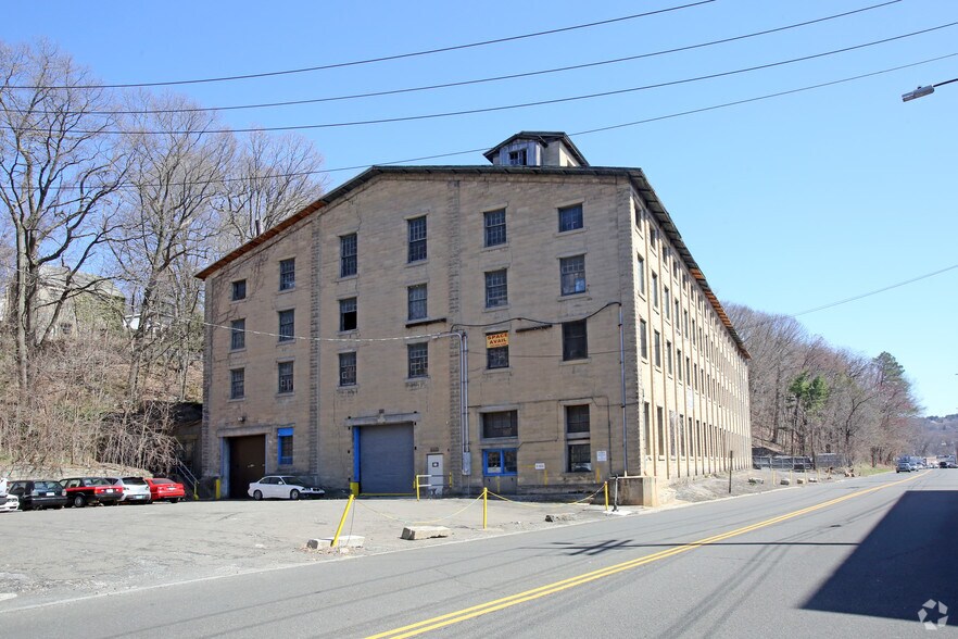 540 E Main St, Ansonia, CT for sale - Primary Photo - Image 1 of 1