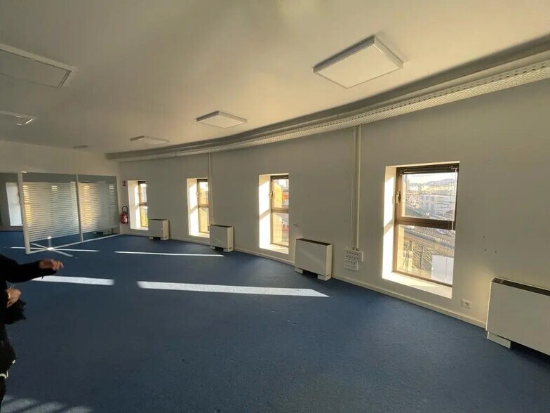 171 Bis Chemin De La Madrague Ville, Marseille for lease - Building Photo - Image 3 of 7