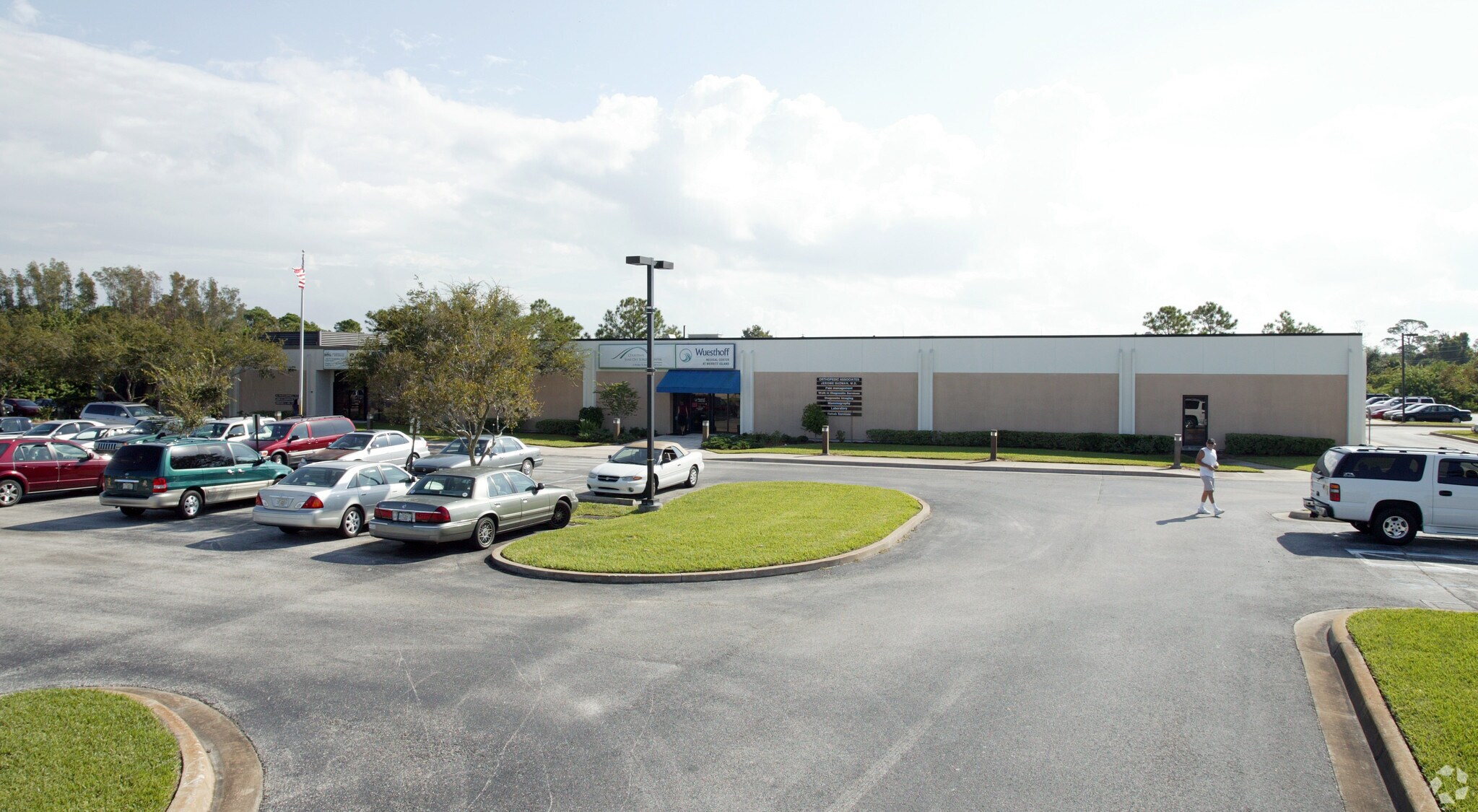 2400 N Courtenay Pkwy, Merritt Island, FL for sale Primary Photo- Image 1 of 1