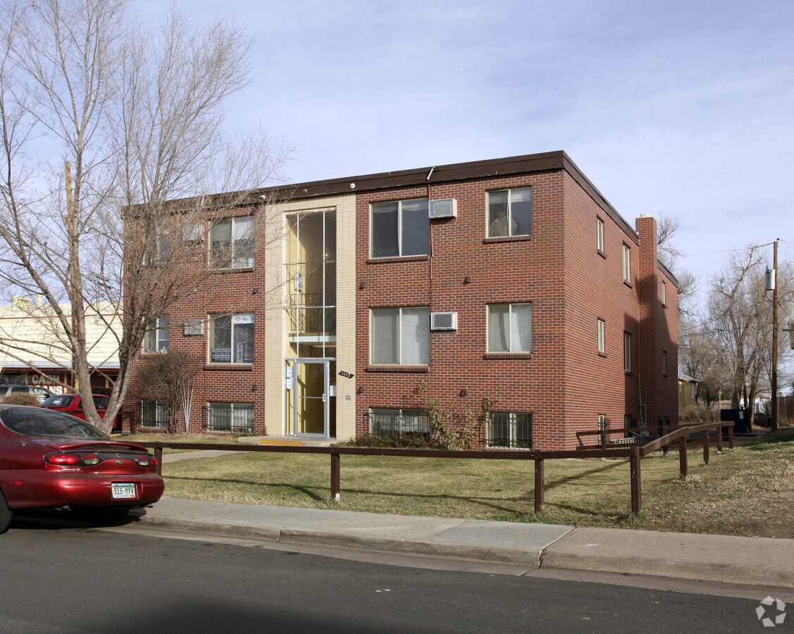 1442 Macon St, Aurora, CO 80010