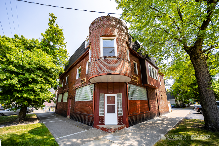 1041 Starkweather Ave, Cleveland, OH for sale - Primary Photo - Image 1 of 5