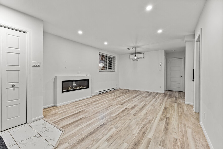 586 Rue Labelle, Saint-jerome, QC for sale - Building Photo - Image 3 of 11