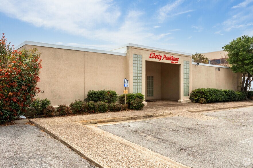 2908 E Trinity Mills Rd, Carrollton, TX for lease - Primary Photo - Image 1 of 44