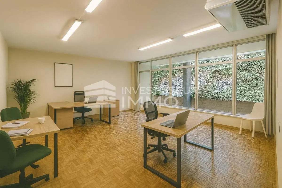 Retail in Paris for sale Interior Photo- Image 1 of 4