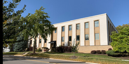 211 W Chicago Ave, Hinsdale, IL for lease Building Photo- Image 1 of 1