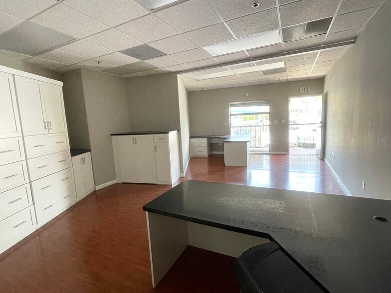 651 N Sepulveda Blvd, Los Angeles, CA for lease - Interior Photo - Image 2 of 5