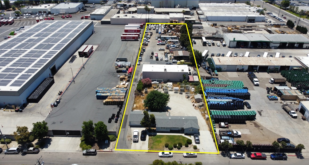 Contractor Storage Yard portfolio of 2 properties for sale on LoopNet.com Building Photo- Image 1 of 12