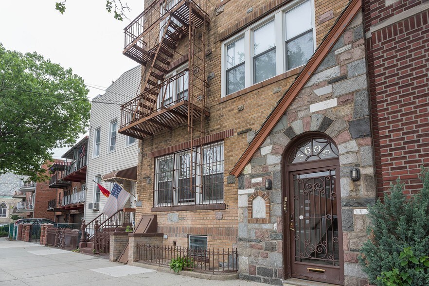 66-02 60th Pl, Ridgewood, NY for sale - Building Photo - Image 1 of 1