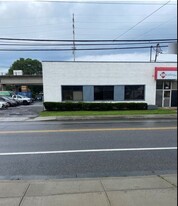 555-557 Oak St, Copiague NY - Warehouse