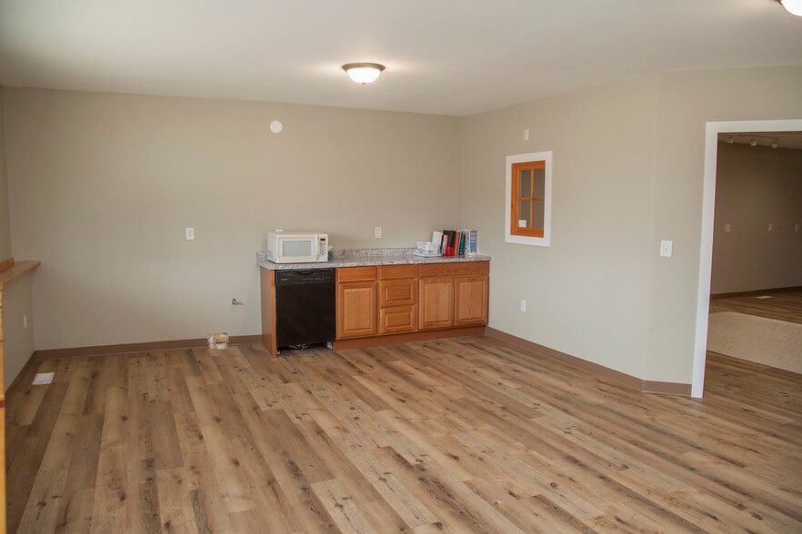 705 Main St, Ridgeway, WI for sale - Interior Photo - Image 3 of 31