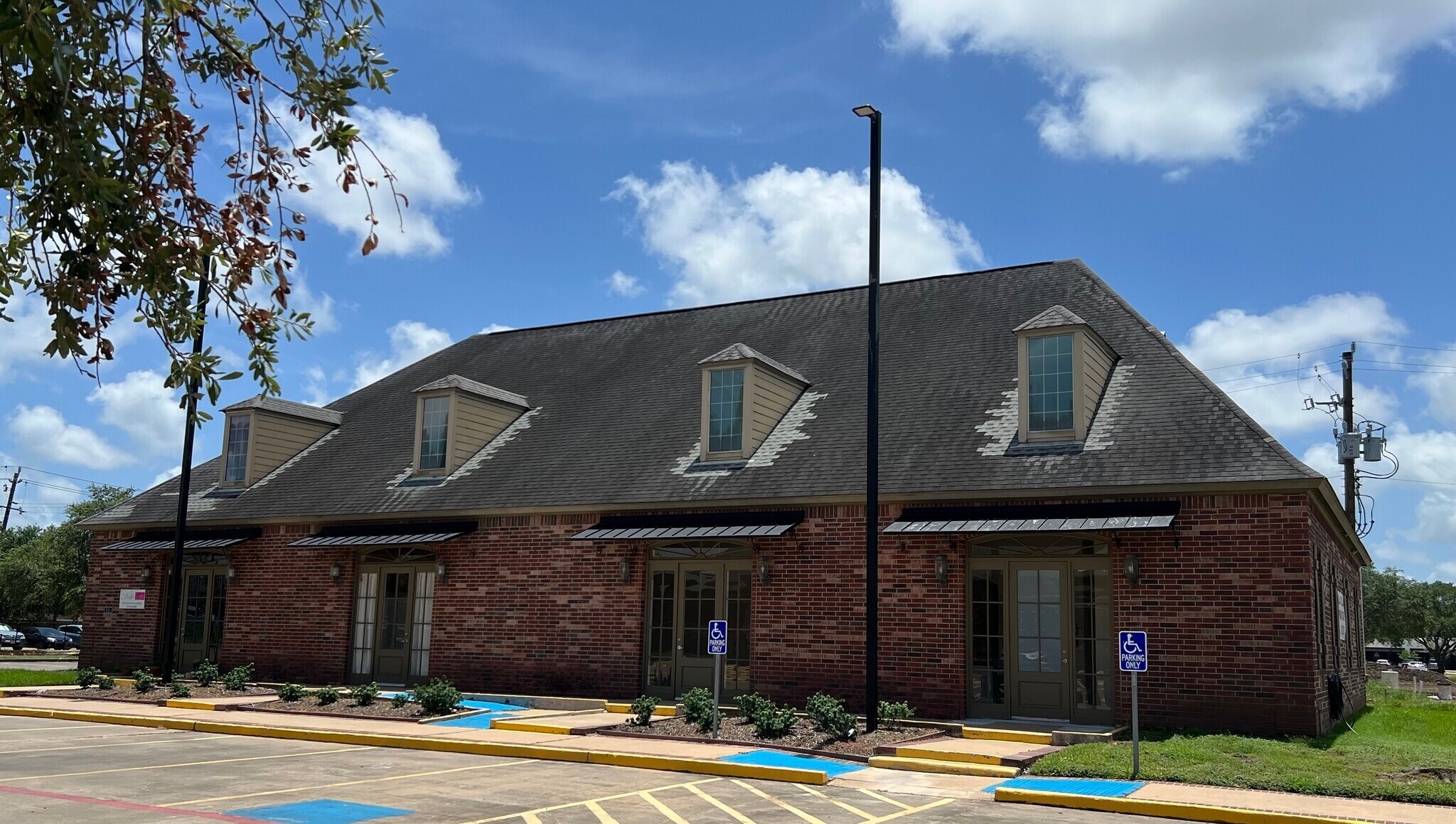 115 Abner Jackson Pky, Lake Jackson, TX for sale Building Photo- Image 1 of 1