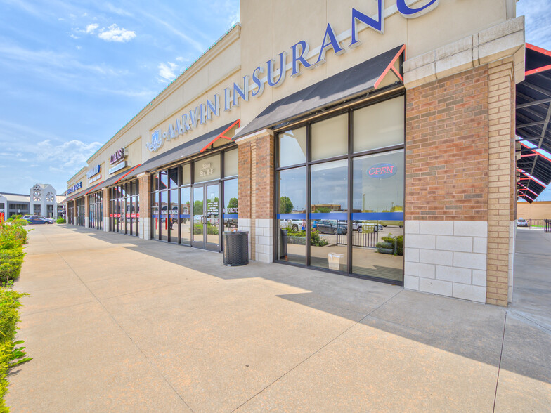 3800-3864 N Macarthur Blvd, Oklahoma City, OK for lease - Building Photo - Image 3 of 10