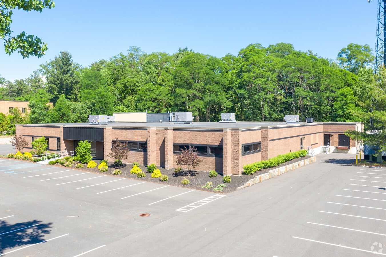 28 Corporate Cir, Albany, NY 12203 | LoopNet