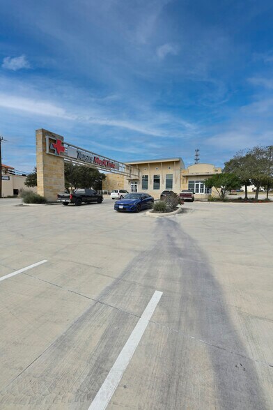 323 N Loop 1604, San Antonio, TX for lease - Building Photo - Image 2 of 3