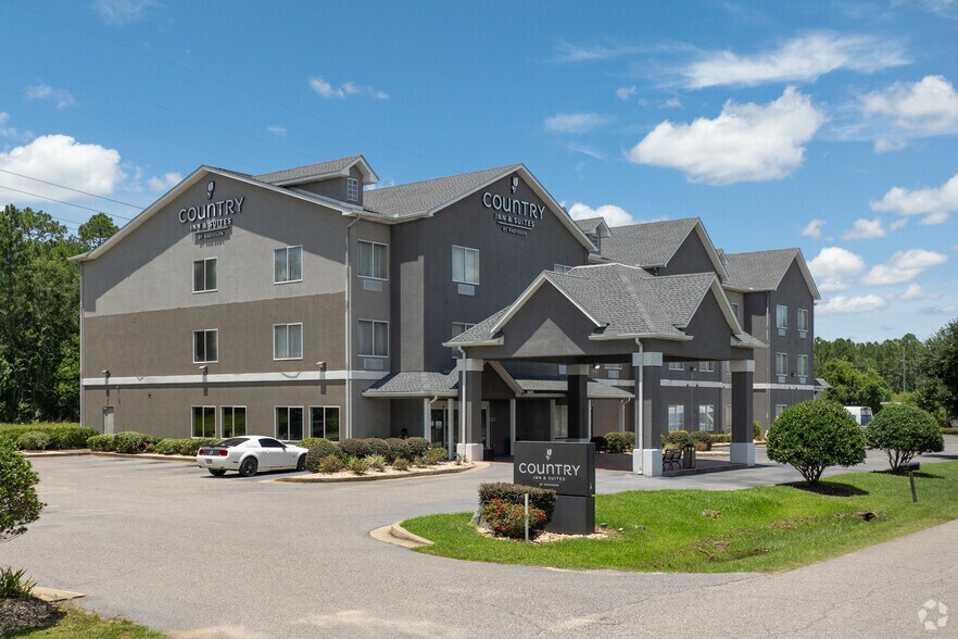 1130 Joaneen Dr, Saraland, AL for sale - Primary Photo - Image 1 of 1