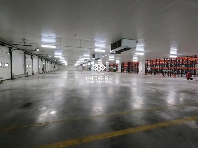 Industrial in La Crèche for lease - Interior Photo - Image 2 of 8