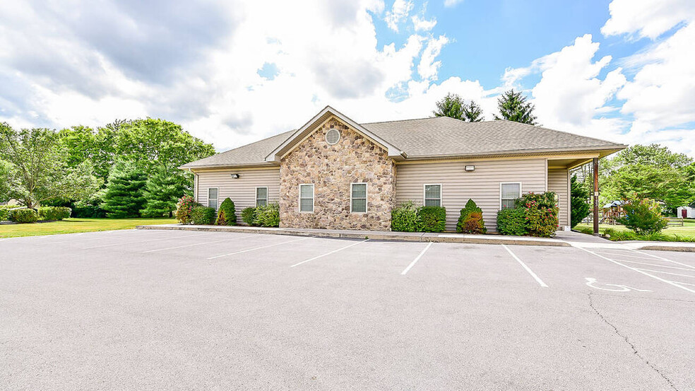 123 Health Care Ln, Martinsburg, WV for sale - Building Photo - Image 1 of 1