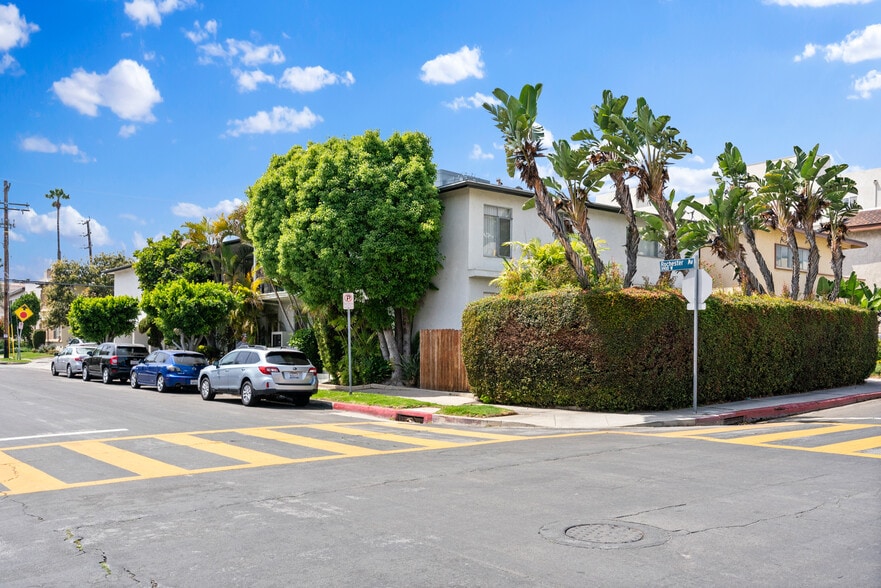 11953 Rochester Ave, Los Angeles, CA 90025