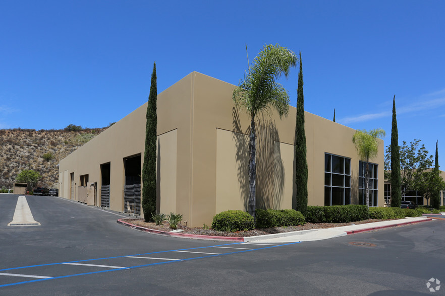 1057 La Mirada Ct, Vista, CA for lease - Building Photo - Image 3 of 23