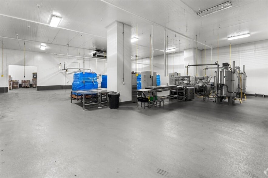 3450 E Vernon Ave, Vernon, CA for lease - Building Photo - Image 2 of 17