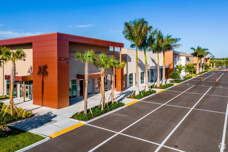 8770 Davis Blvd, Naples, FL 34104