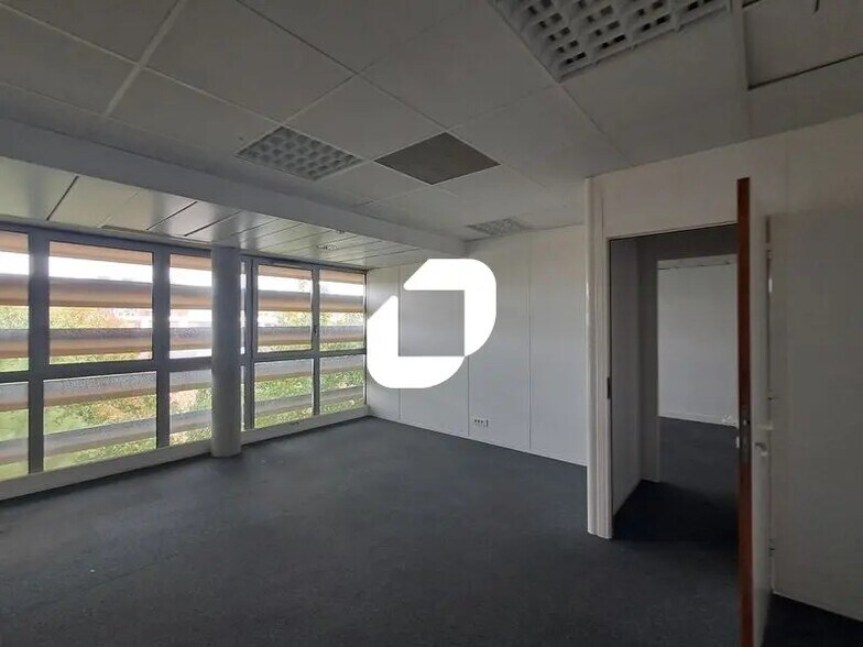 Office in Bordeaux for lease - Interior Photo - Image 3 of 15