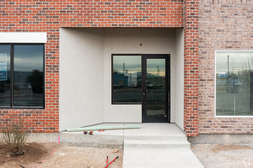 488 W Center St, Pleasant Grove, UT for lease - Building Photo - Image 2 of 6