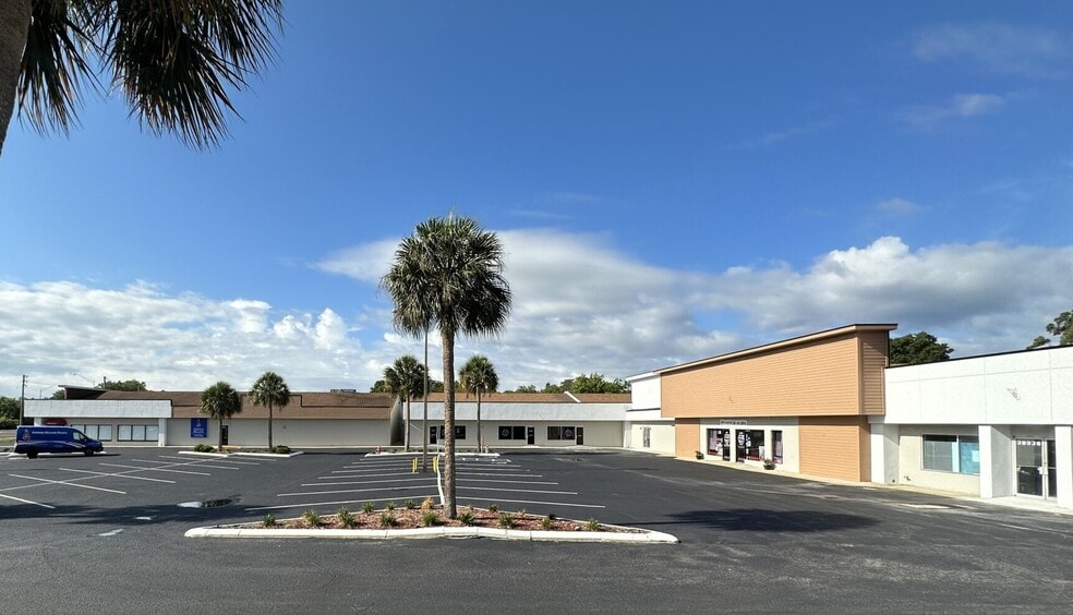 39918-39936 US Highway 19 N, Tarpon Springs, FL for lease - Building Photo - Image 2 of 9