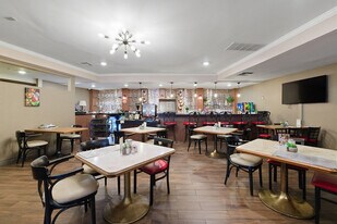 Ramada by Wyndham Burbank Airport - Bar