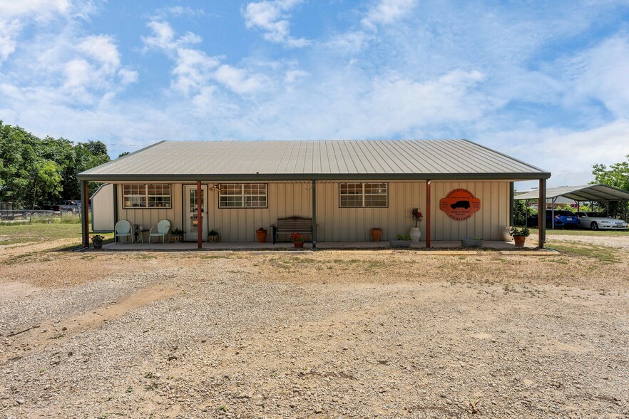 460 Jones Ave, Blanco, TX for sale - Primary Photo - Image 1 of 15