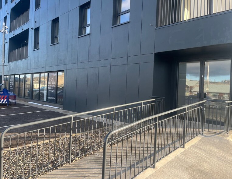 6 West Victoria Dock Rd, Dundee for lease - Building Photo - Image 3 of 4