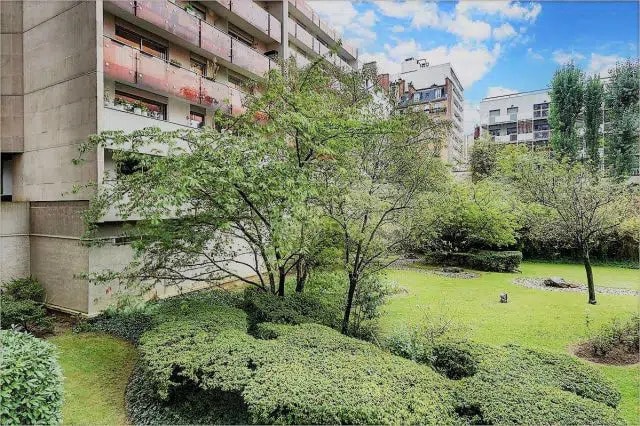 Office in Paris for sale Building Photo- Image 1 of 7