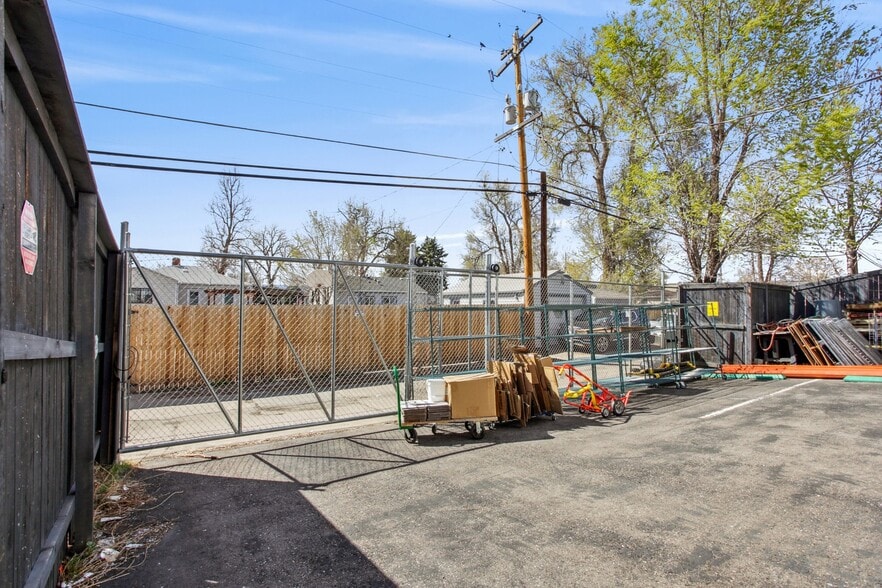 963 Federal Blvd, Denver, CO for lease - Building Photo - Image 2 of 18