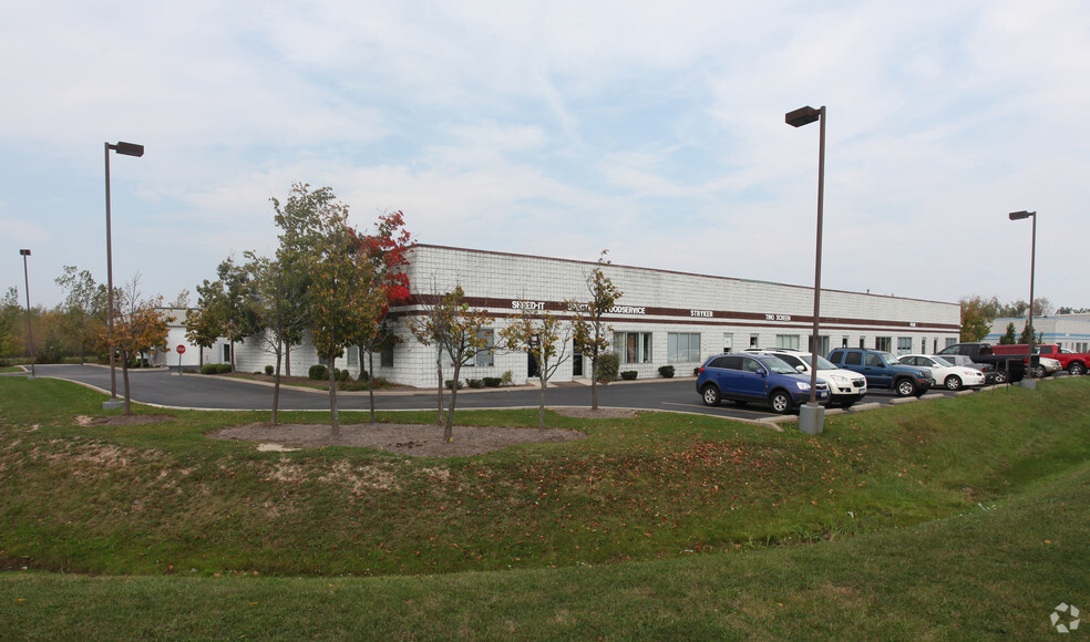 440 Lawrence Bell Dr, Amherst, NY for lease - Primary Photo - Image 1 of 4