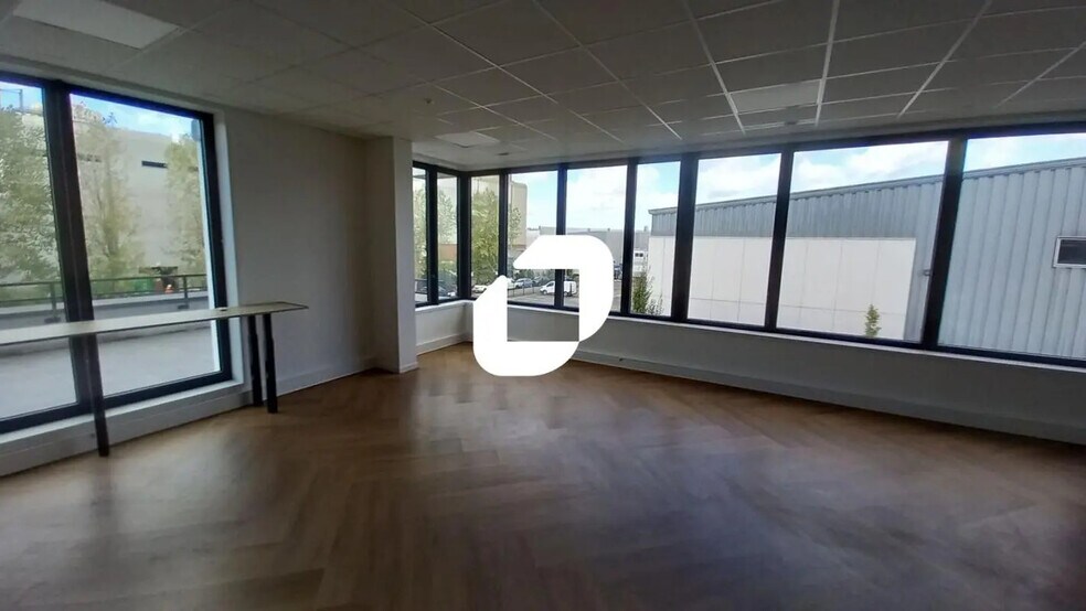 Office in Marcq-en-Baroeul for lease - Interior Photo - Image 2 of 9