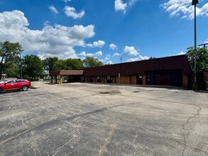 251 N Center St, Joliet, IL for sale Interior Photo- Image 2 of 40