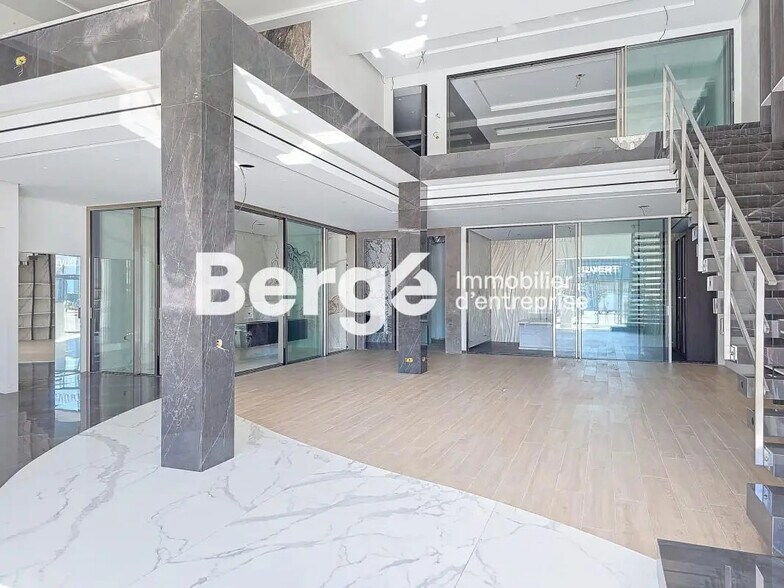 Retail in Mandelieu-la-Napoule for lease - Interior Photo - Image 3 of 18