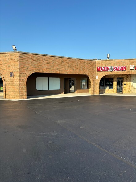 3605-3843 E 15 Mile Rd, Sterling Heights, MI for lease - Building Photo - Image 2 of 7