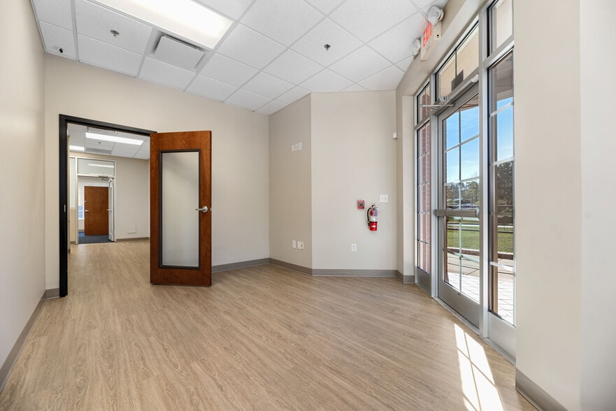 19720 Jetton Rd, Cornelius, NC for lease - Interior Photo - Image 3 of 25