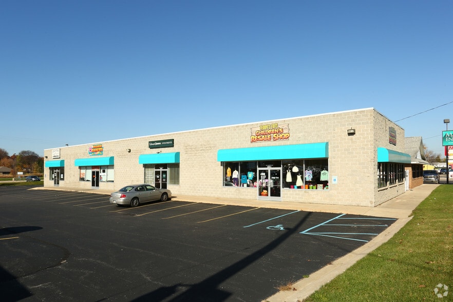 Hazel Park Plaza portfolio of 3 properties for sale on LoopNet.com - Primary Photo - Image 3 of 3