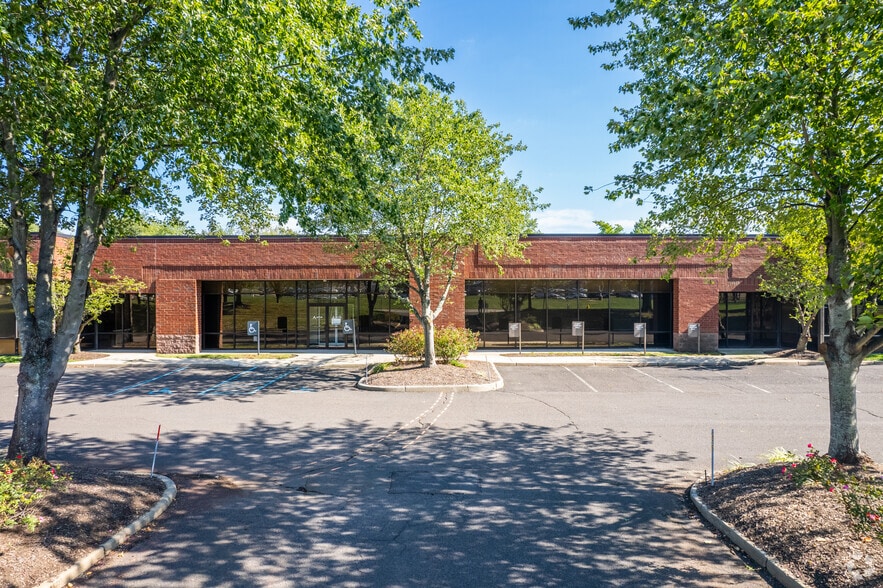 200 Horizon Dr, Hamilton, NJ for lease - Building Photo - Image 2 of 9