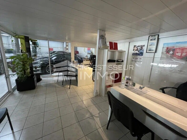 Retail in Pringy for sale - Interior Photo - Image 1 of 2