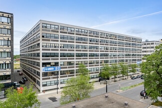 More details for 111 Rue Chabanel O, Montréal, QC - Multiple Space Uses for Lease