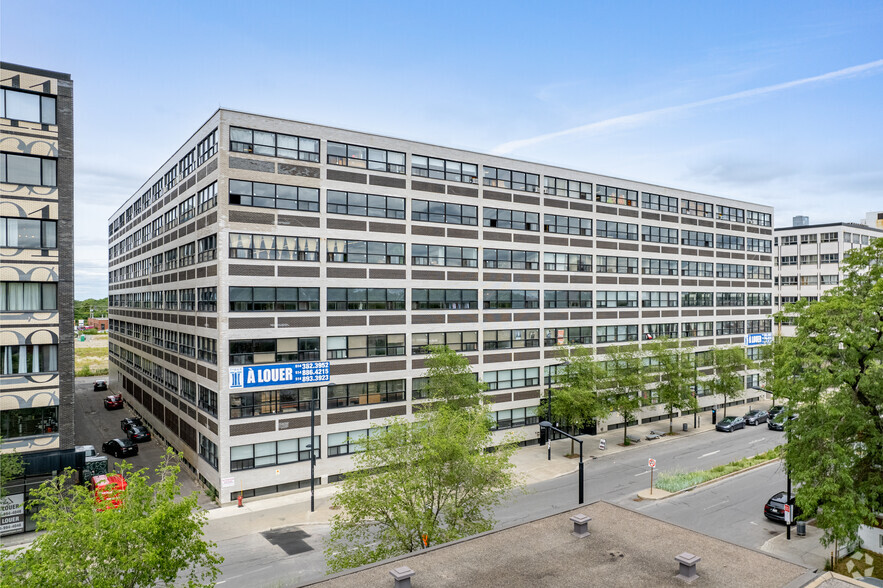 111 Rue Chabanel O, Montréal, QC for lease - Building Photo - Image 1 of 19