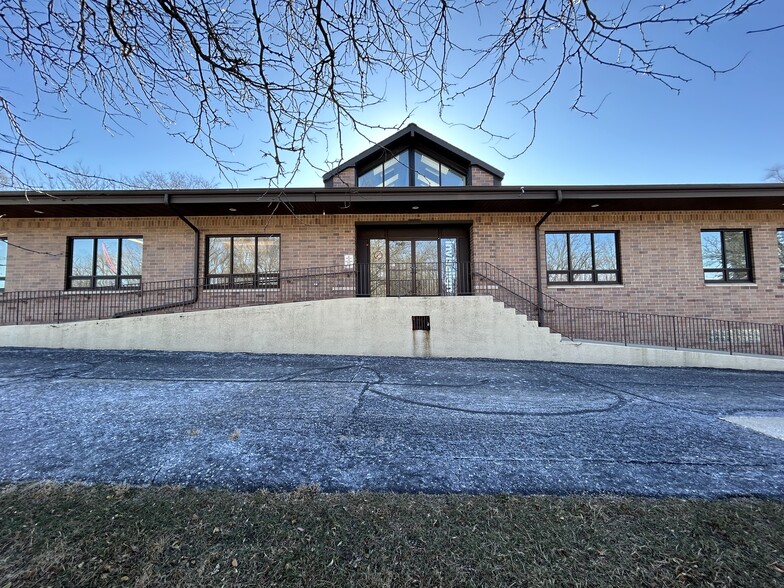 4949 Euclid Ave, Palatine, IL for lease - Building Photo - Image 1 of 25