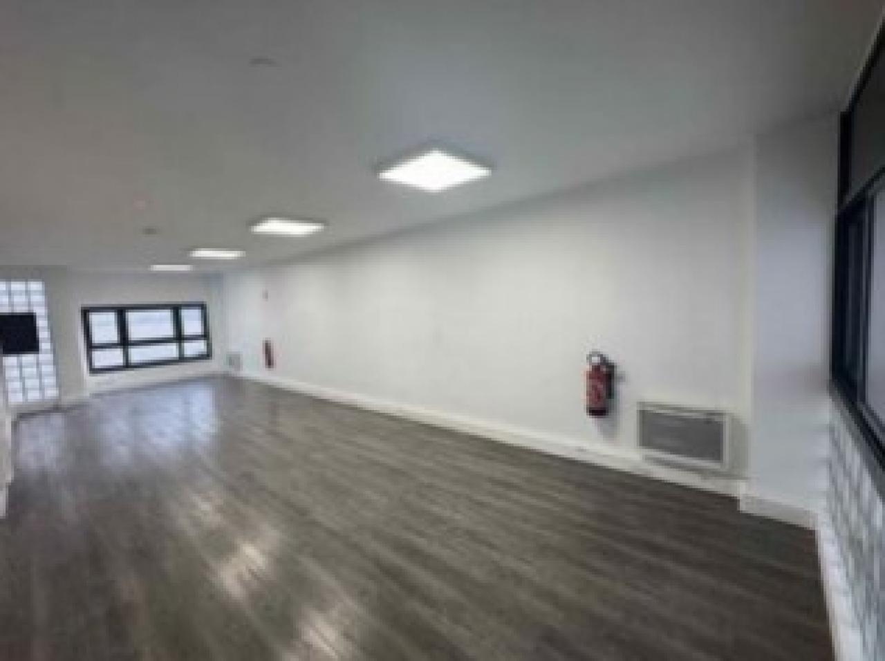 Office in Paris for lease Building Photo- Image 1 of 5