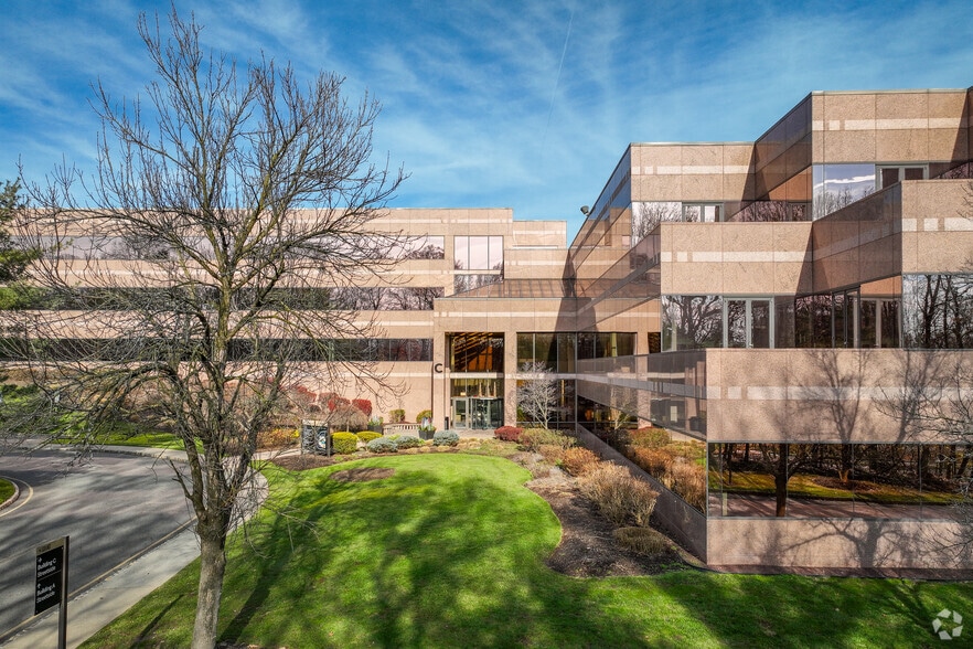 300 Interpace Pky, Parsippany, NJ for lease - Building Photo - Image 2 of 7