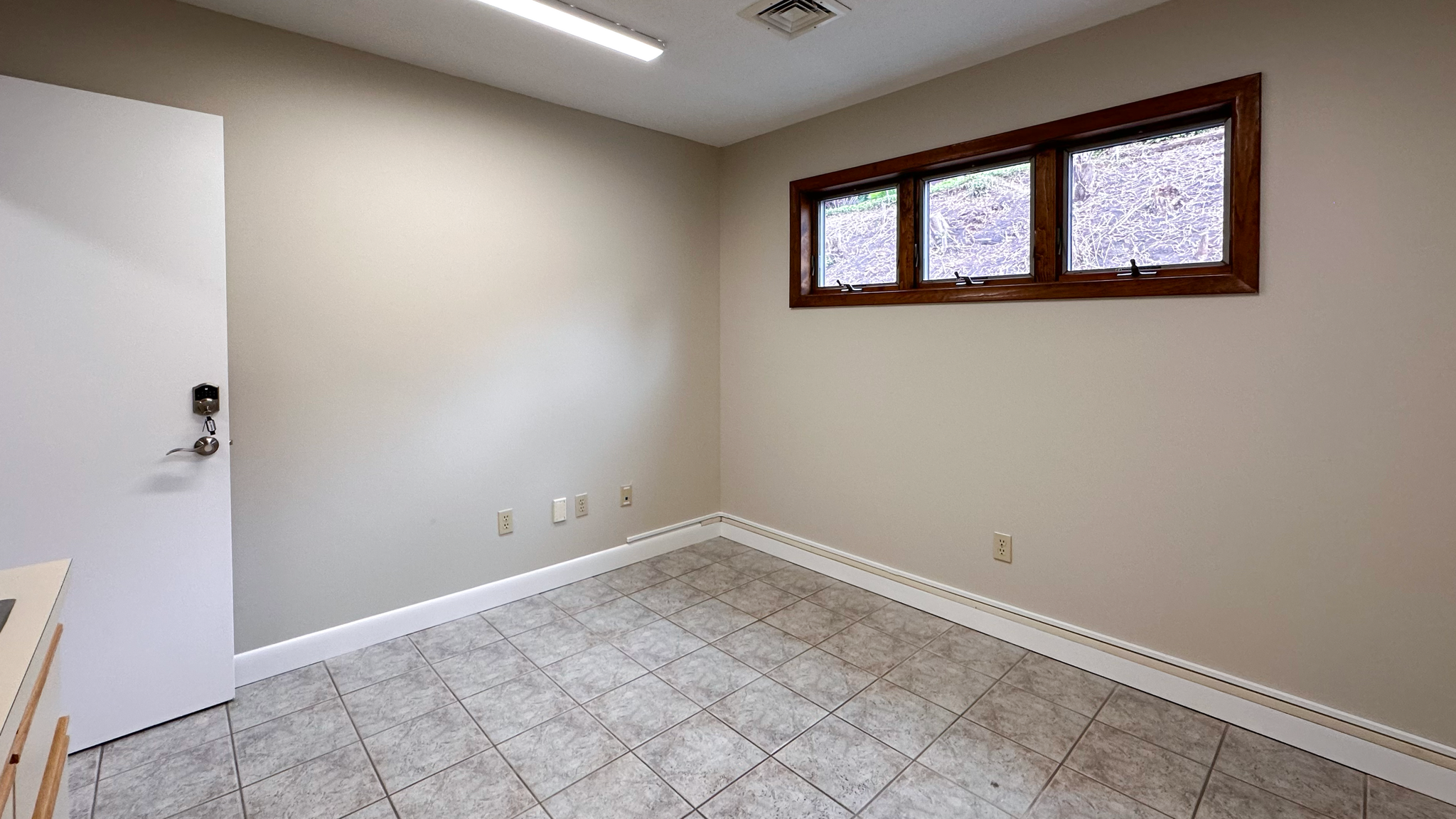 291 Queen St, Bristol, CT for lease Interior Photo- Image 1 of 4